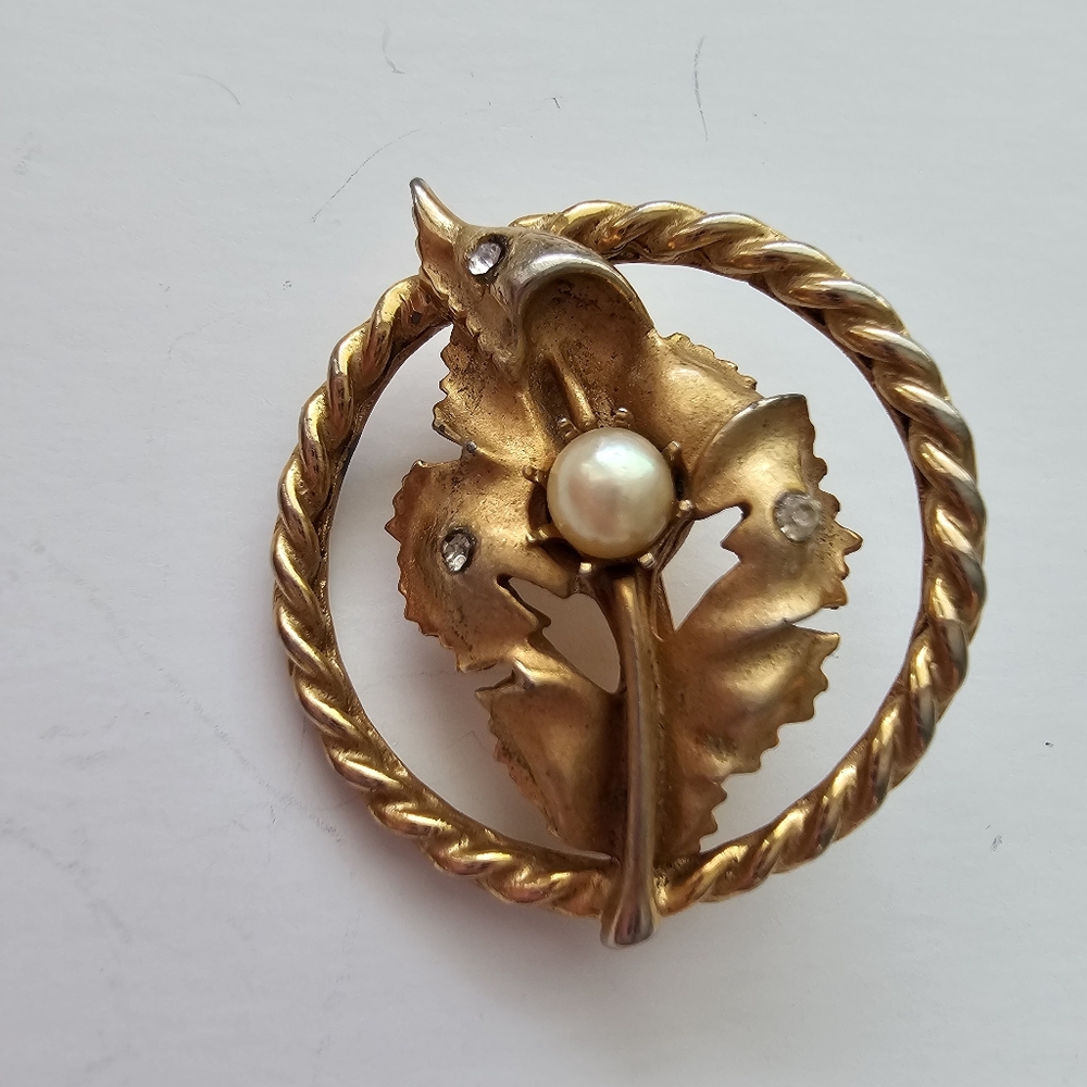 Coro Gold Tone Metal Faux Pearl and Rhinestone Flower Wreath Brooch/Pin